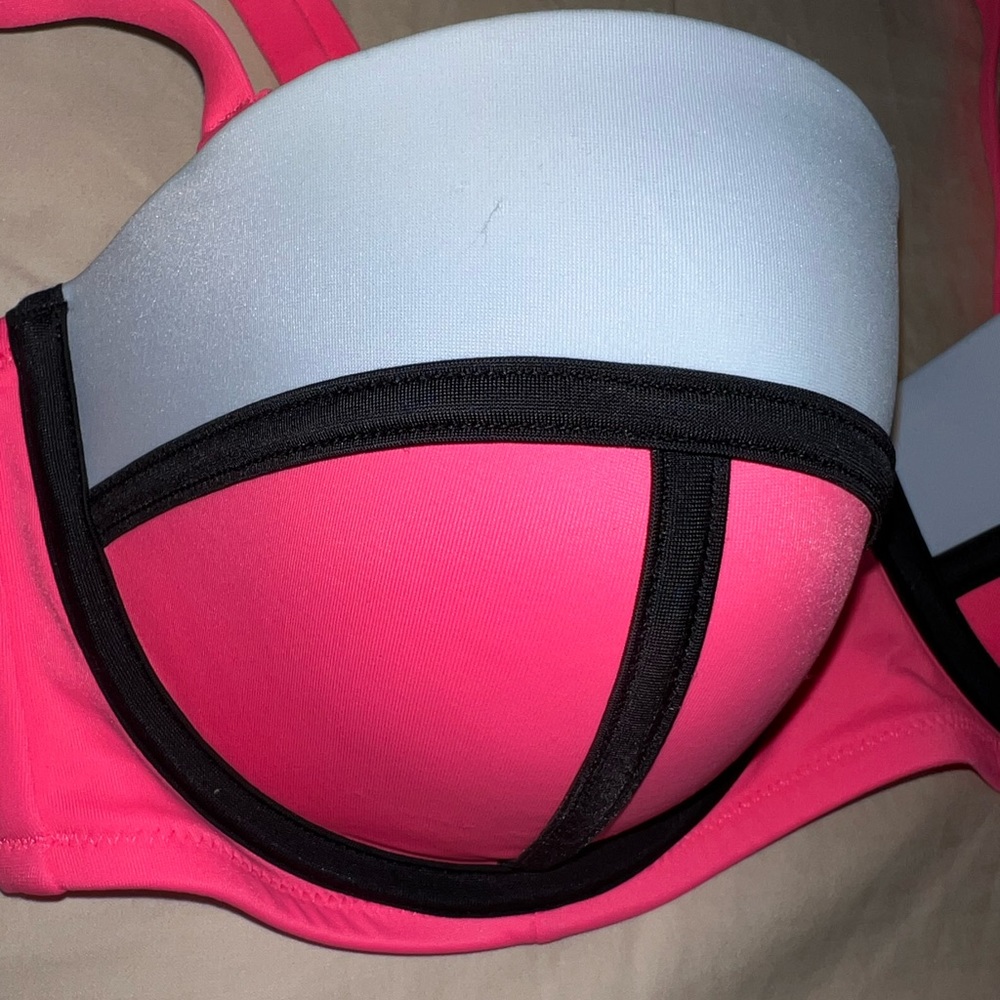 NWOT Victoria’s Secret Swim Top - Picture 2 of 3
